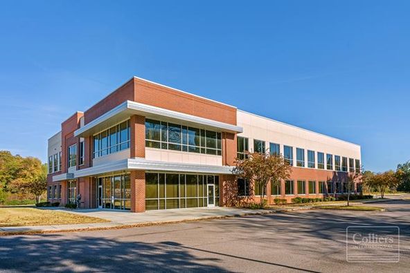 2576 Thousand Oaks Blvd, Memphis, TN 38118